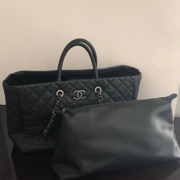 CHANEL Caviar Tote with Exotic Handles - Picture 2 of 16